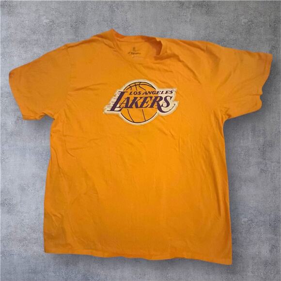 NBA Shirt Lakers Mens Extra Large LeBron James 23 Yellow Short Sleeve Cotton - Picture 1 of 4